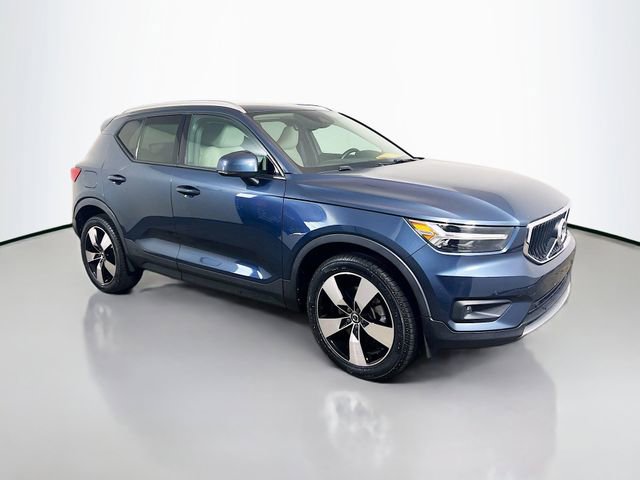 Used 2021 Volvo XC40 T5 Momentum w/ Protection Package Premier image 24