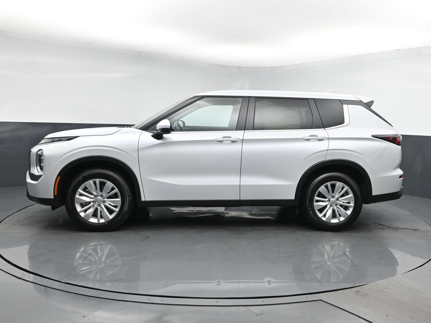 New 2026 Mitsubishi Outlander ES FWD image 4