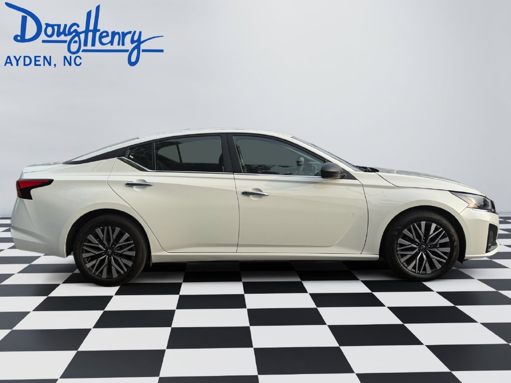 Used 2025 Nissan Altima 2.5 SV FWD image 6