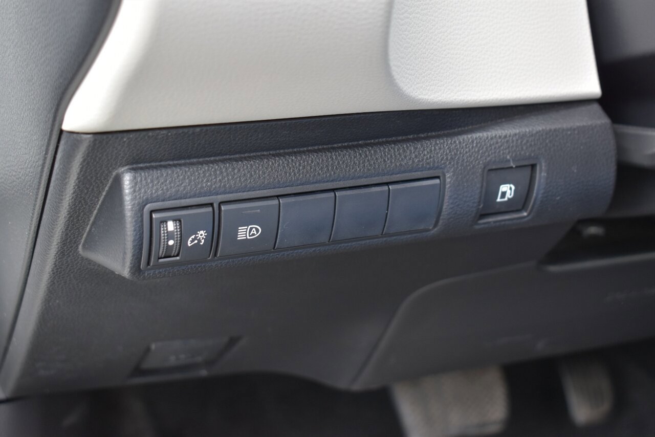 Used 2021 Toyota Corolla LE FWD image 15