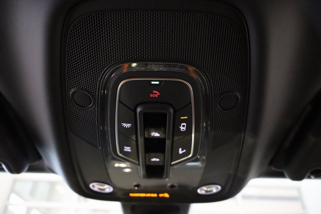 Used 2025 Bentley Bentayga image 19