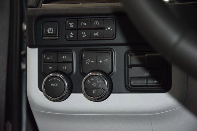 New 2026 Chevrolet Suburban Premier w/ Sun And Tow Package AWD/4WD image 36