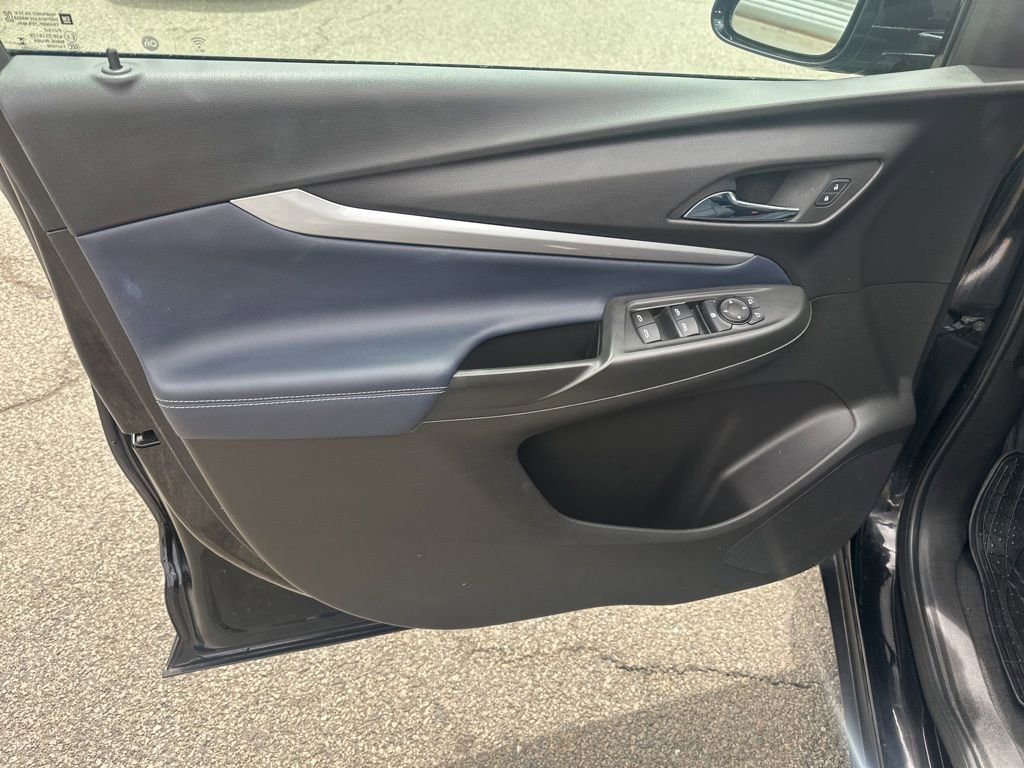 Used 2023 Chevrolet Bolt EUV LT w/ Convenience Package FWD image 7