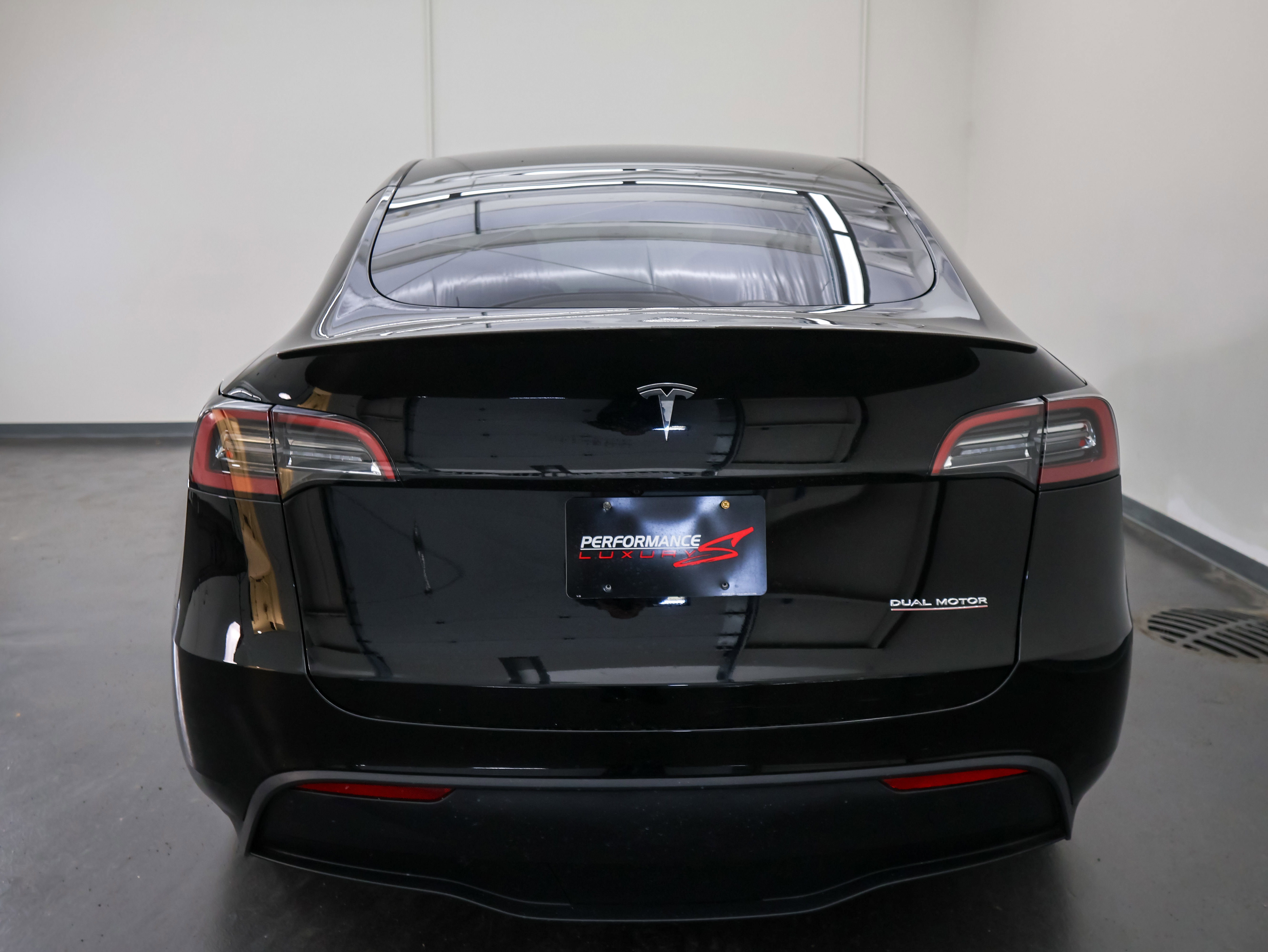 Used 2023 Tesla Model Y Performance AWD/4WD image 4