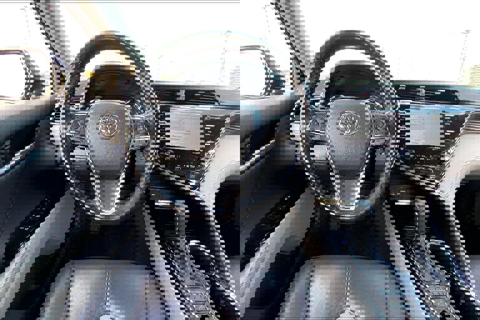 Used 2019 Toyota Camry XLE image 6