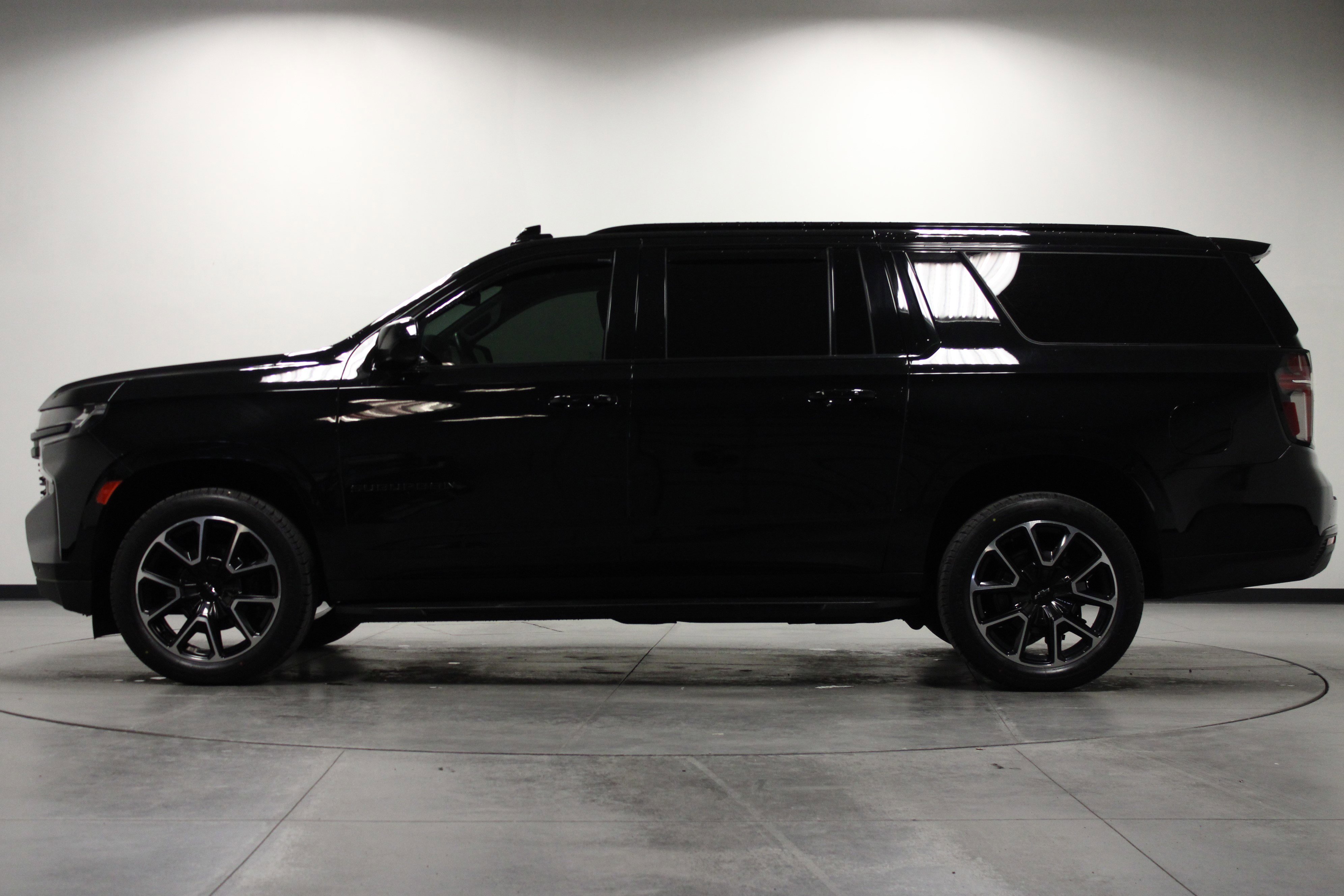 Used 2023 Chevrolet Suburban RST AWD/4WD image 7