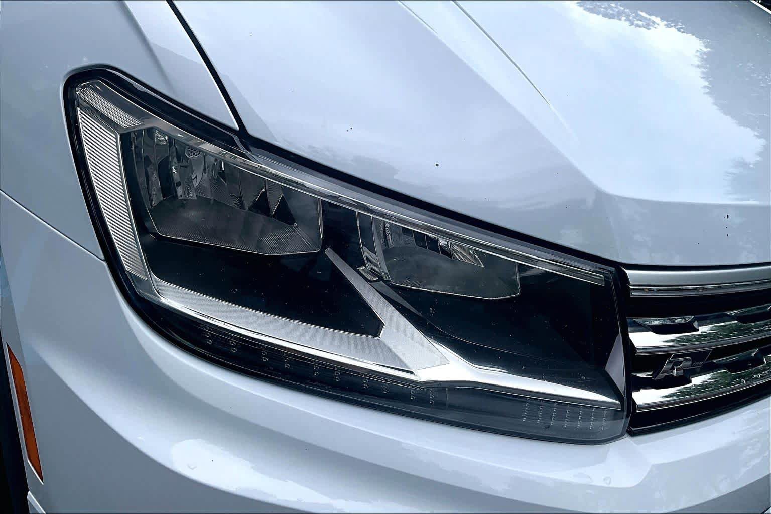 Used 2019 Volkswagen Tiguan SEL R-Line AWD/4WD image 28