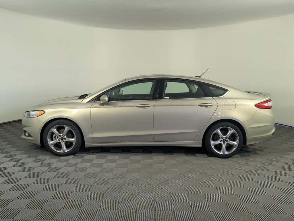 Used 2015 Ford Fusion SE w/ Equipment Group 201A FWD image 4