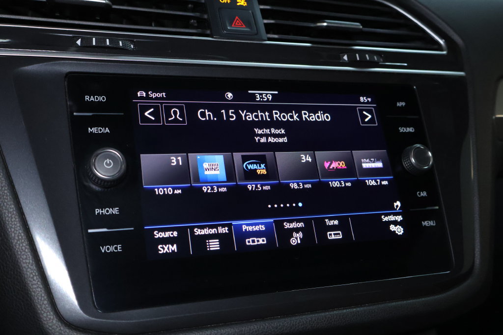 Used 2024 Volkswagen Tiguan SE w/ Panoramic Sunroof Package AWD/4WD image 29