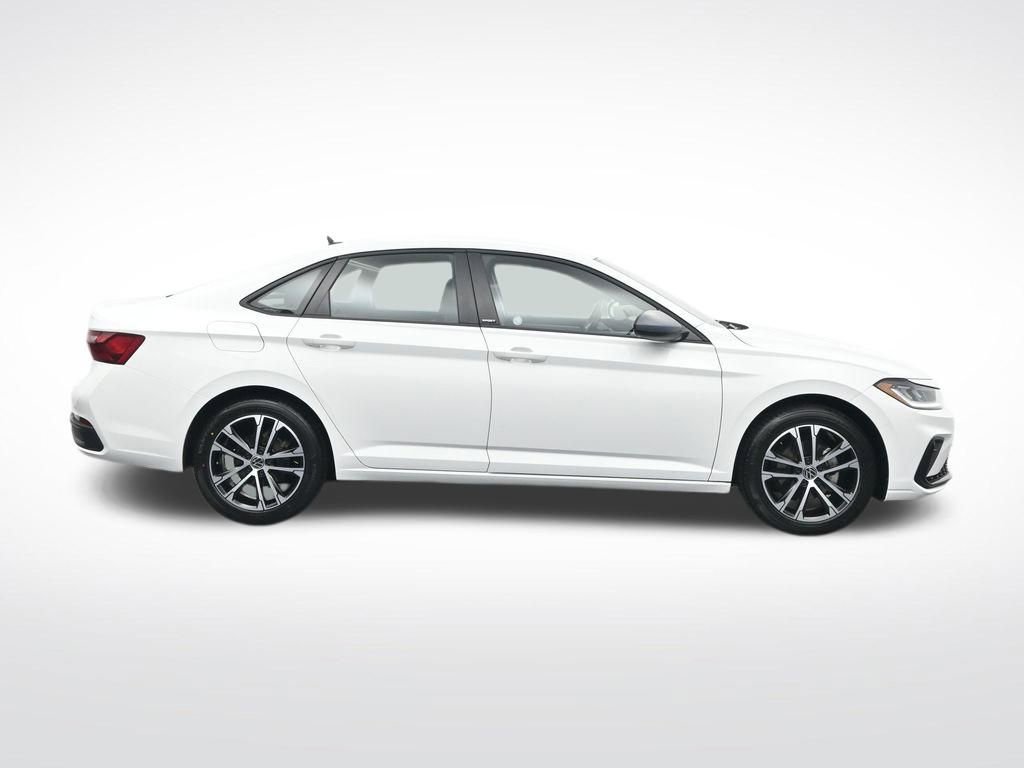 Used 2025 Volkswagen Jetta Sport FWD image 4