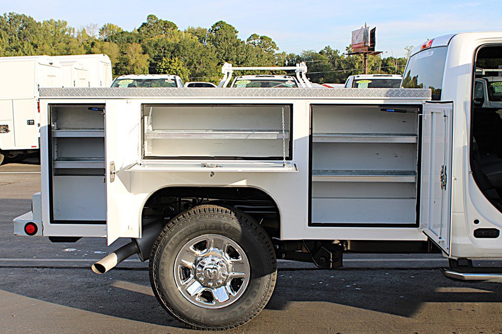 Used 2024 RAM 2500 Tradesman w/ Chrome Appearance Group AWD/4WD image 11