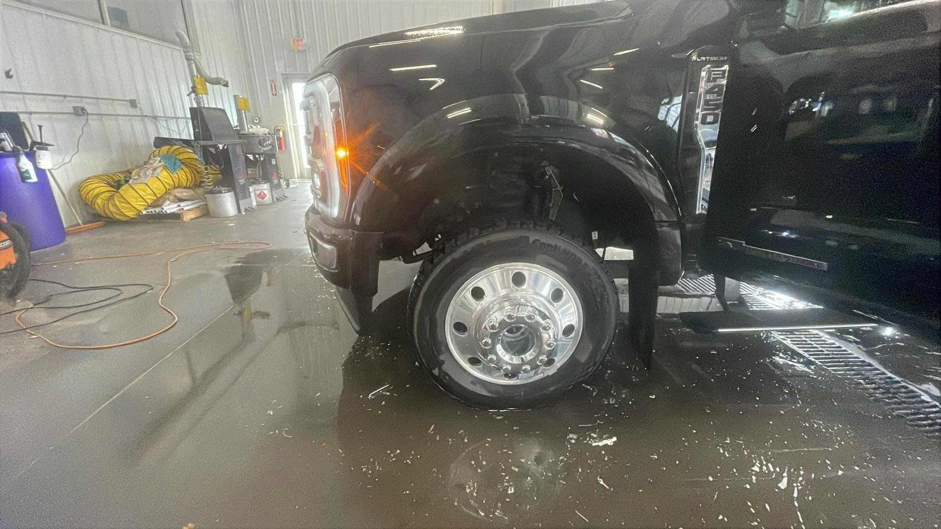 Certified 2024 Ford F450 Platinum w/ Camper Package AWD/4WD image 24