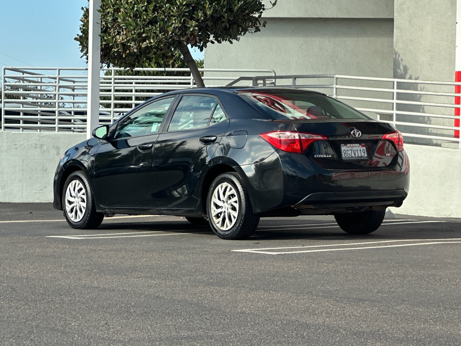 Used 2017 Toyota Corolla LE FWD image 3
