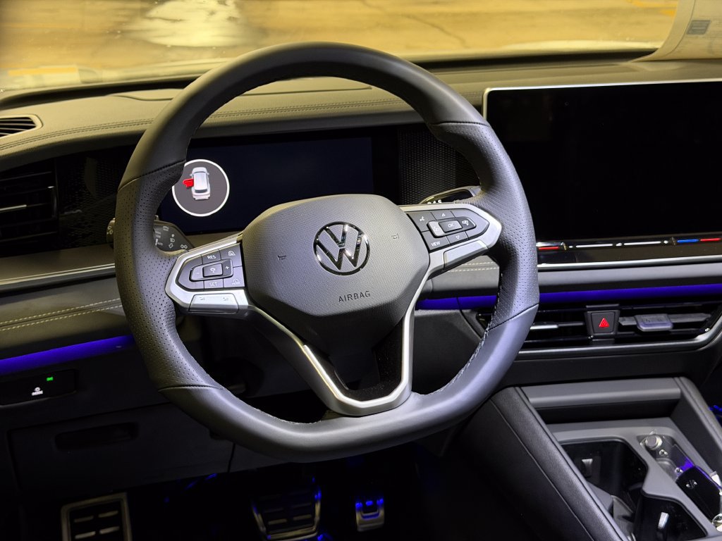 New 2026 Volkswagen Tiguan SE R-Line FWD image 14