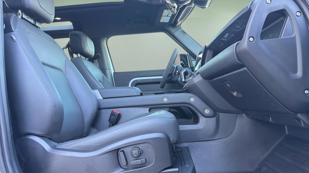 Used 2023 Land Rover Defender 90 V8 image 11