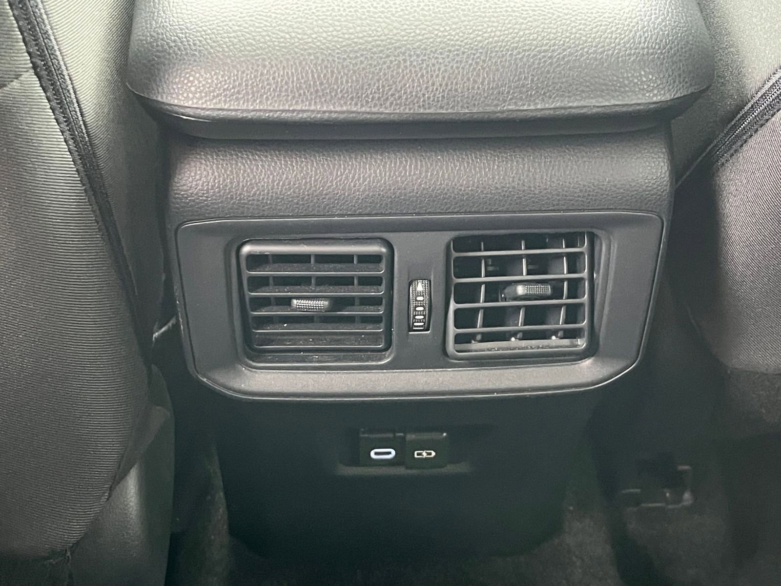 Used 2025 Toyota RAV4 XLE image 24