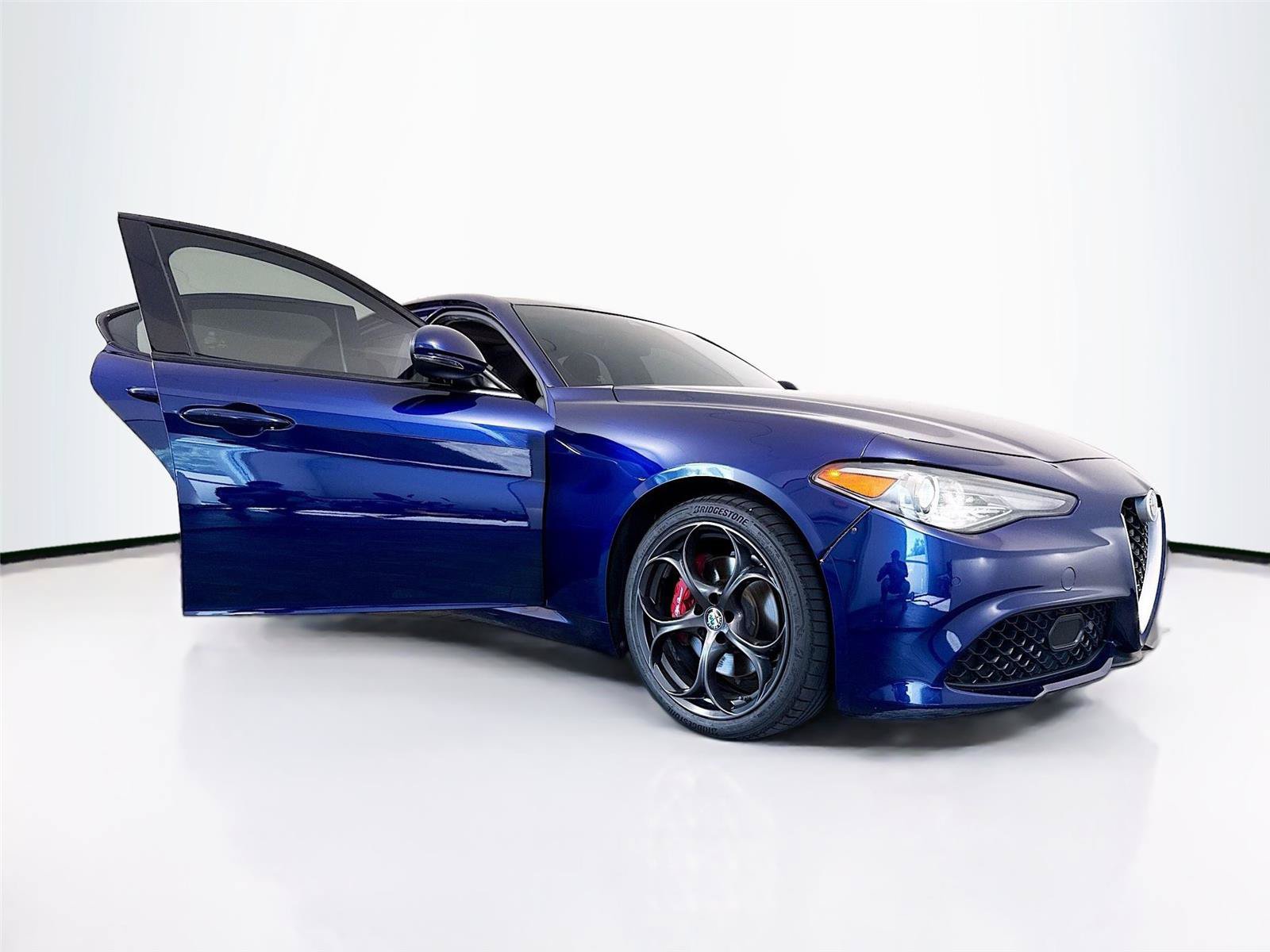 Used 2017 Alfa Romeo Giulia Ti w/ TI 19" Sport Package AWD/4WD image 22