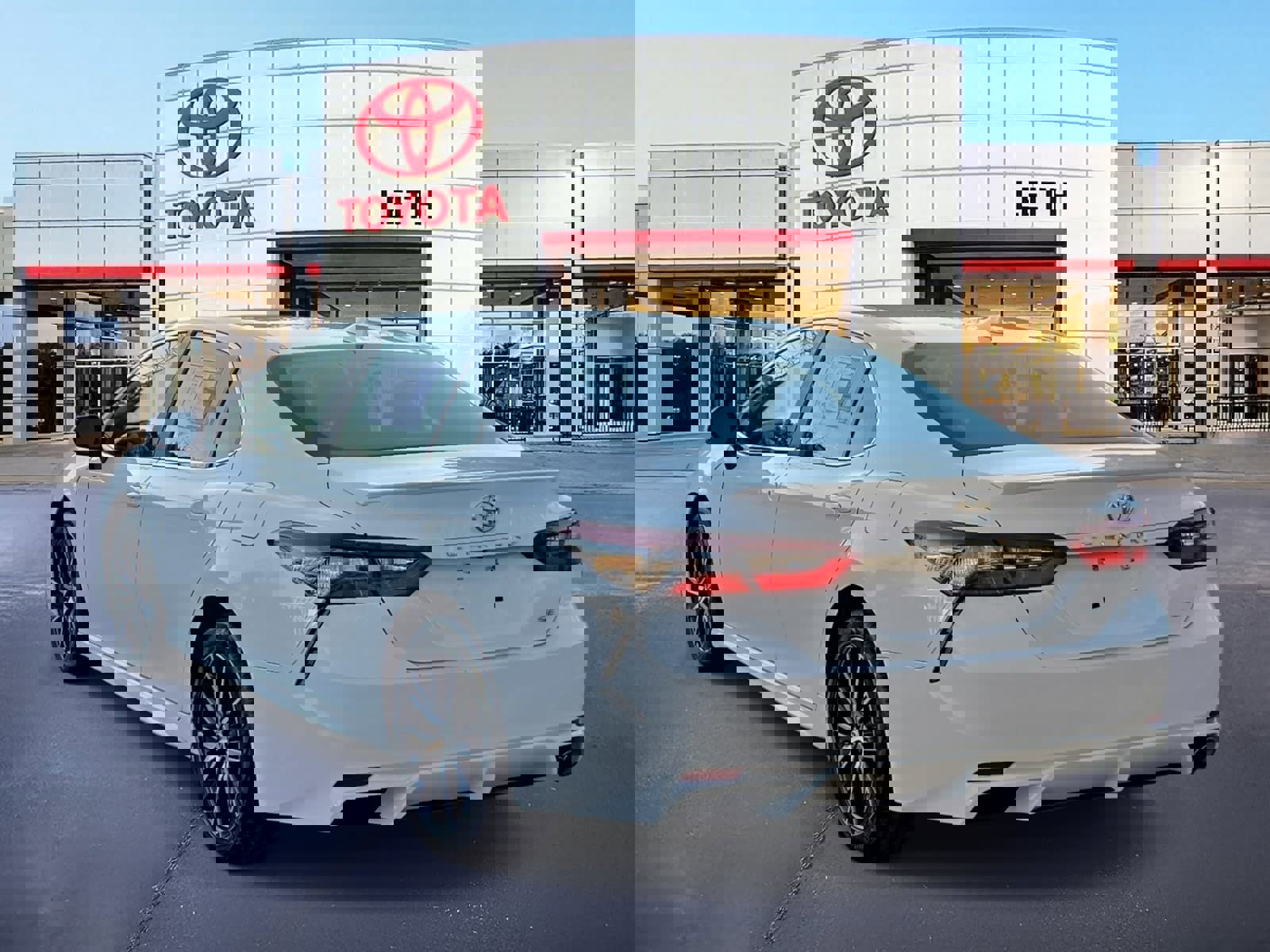 Used 2024 Toyota Camry SE image 7