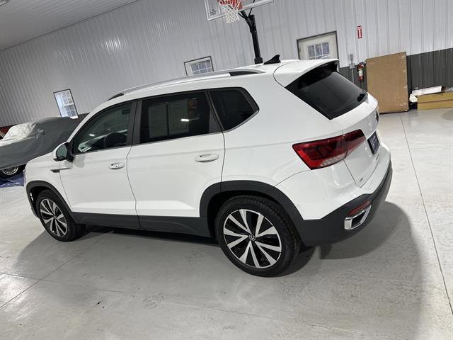 Certified 2022 Volkswagen Taos SE image 5