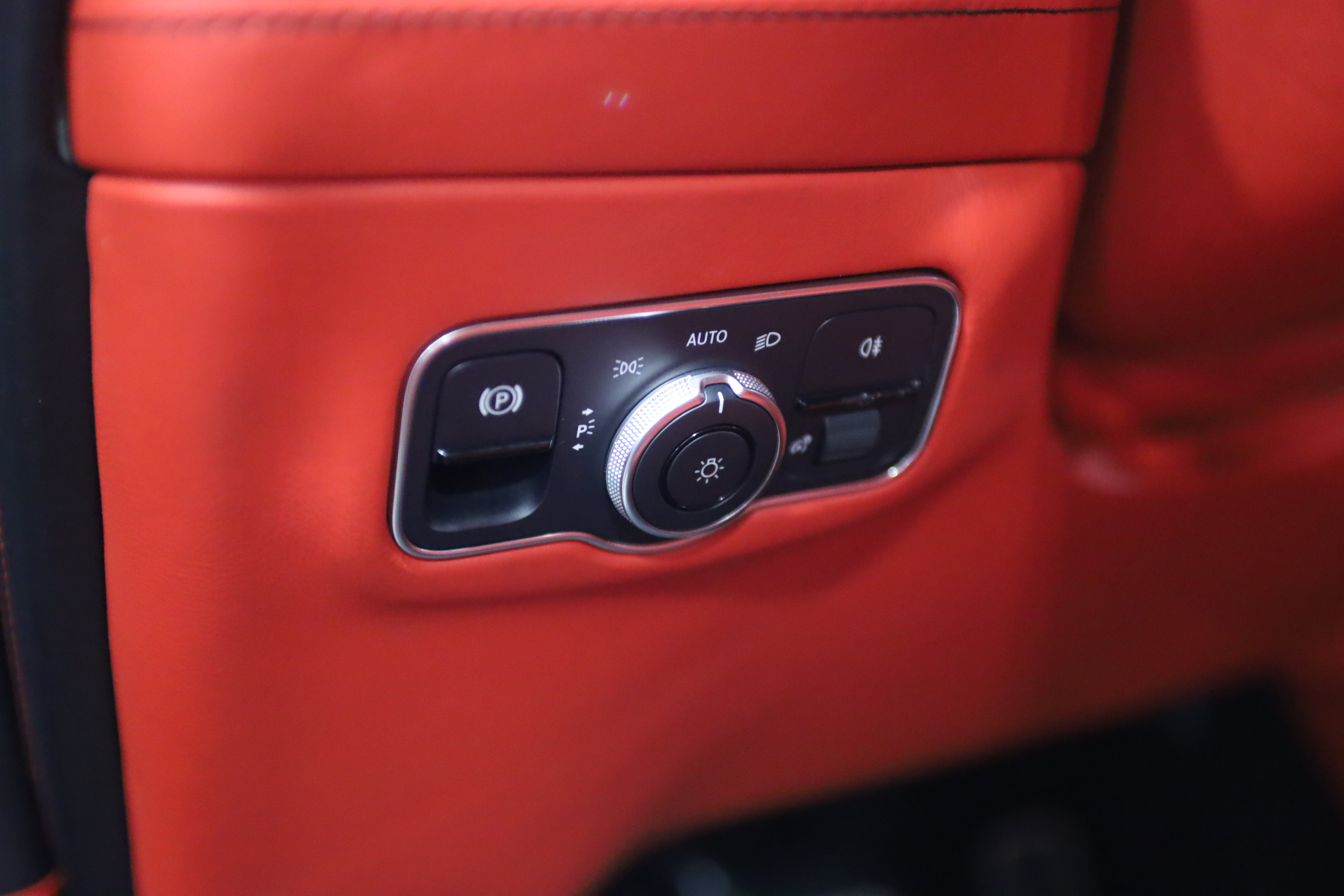 Used 2022 Aston Martin DBX AWD/4WD image 19