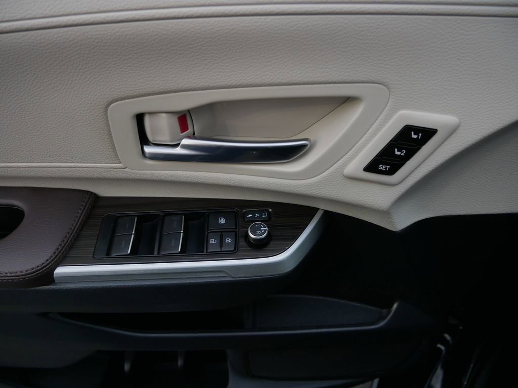 Certified 2022 Toyota Sienna Platinum AWD/4WD image 16