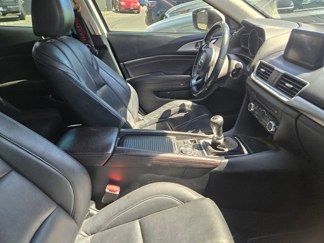 Used 2017 MAZDA MAZDA3 Touring FWD image 2