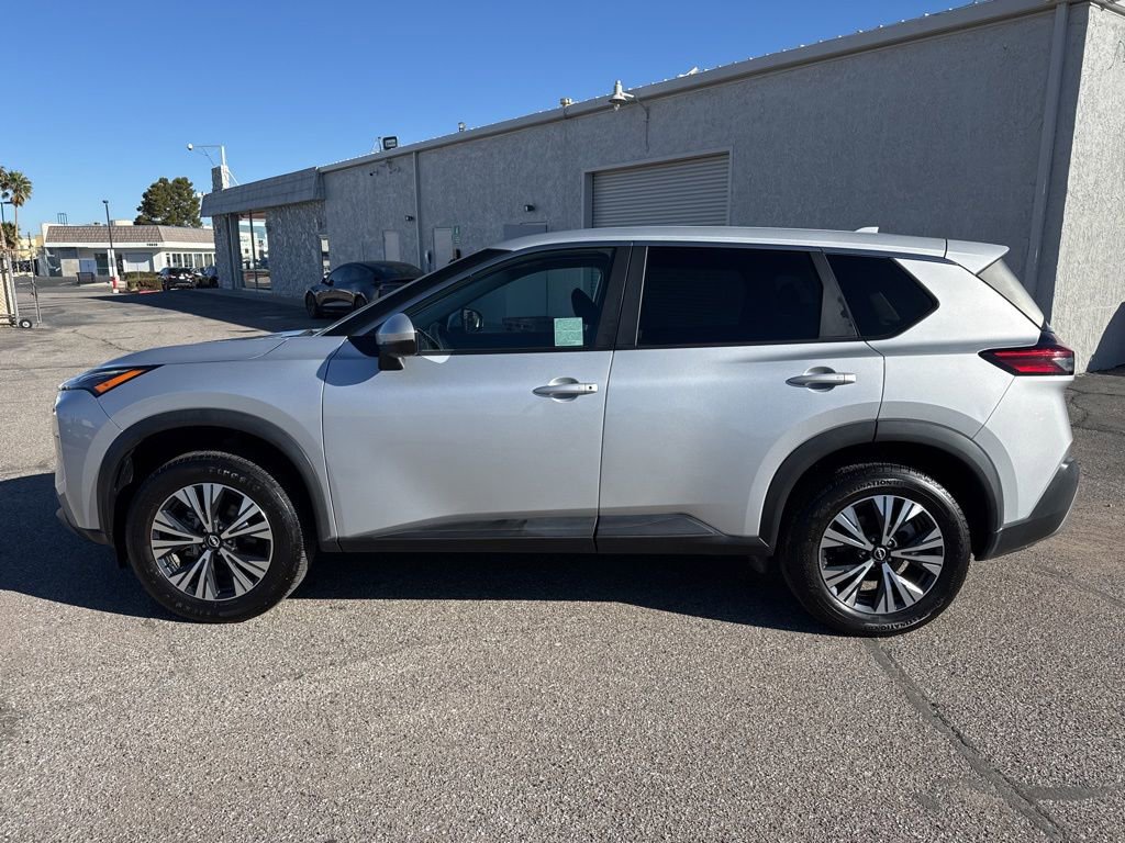 Used 2022 Nissan Rogue SV image 4