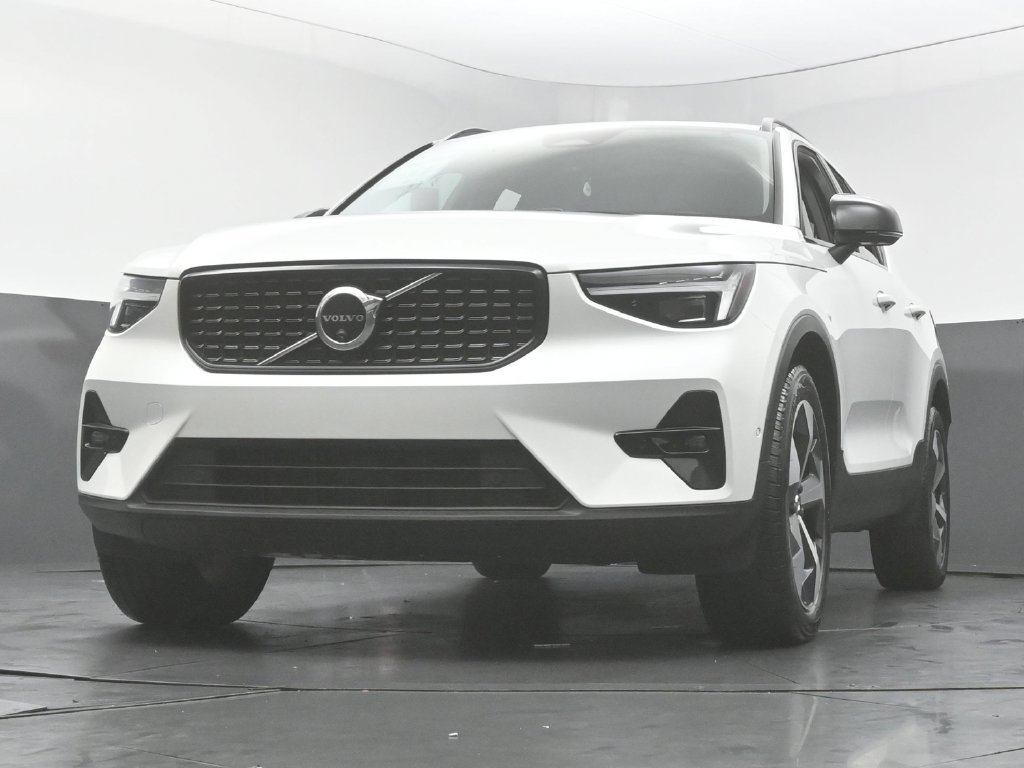 Used 2026 Volvo XC40 B5 Plus AWD/4WD image 52