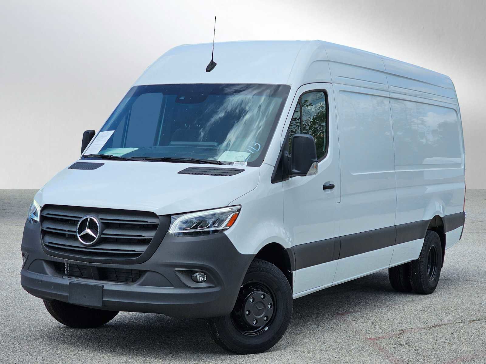 Used 2024 Mercedes-Benz Sprinter 3500 image 4