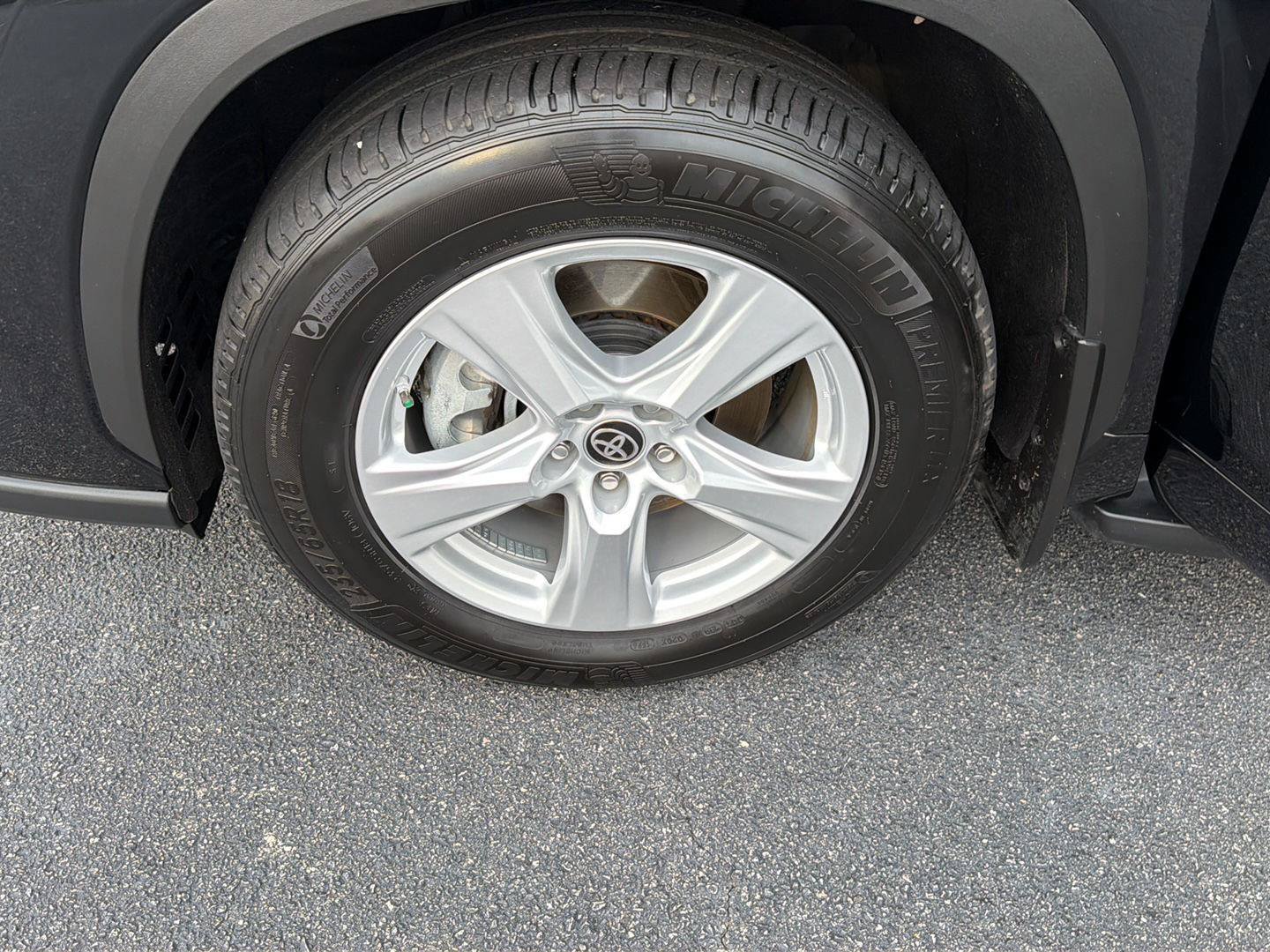 Certified 2024 Toyota Highlander LE AWD/4WD image 37