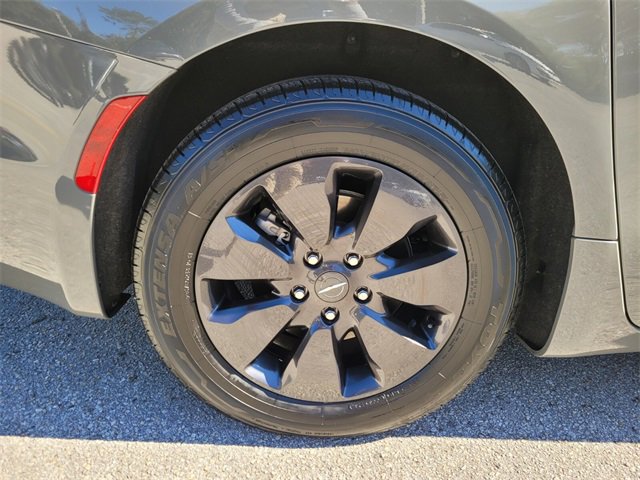 Used 2020 Chrysler Pacifica Limited w/ Advanced Safetytec Group image 23