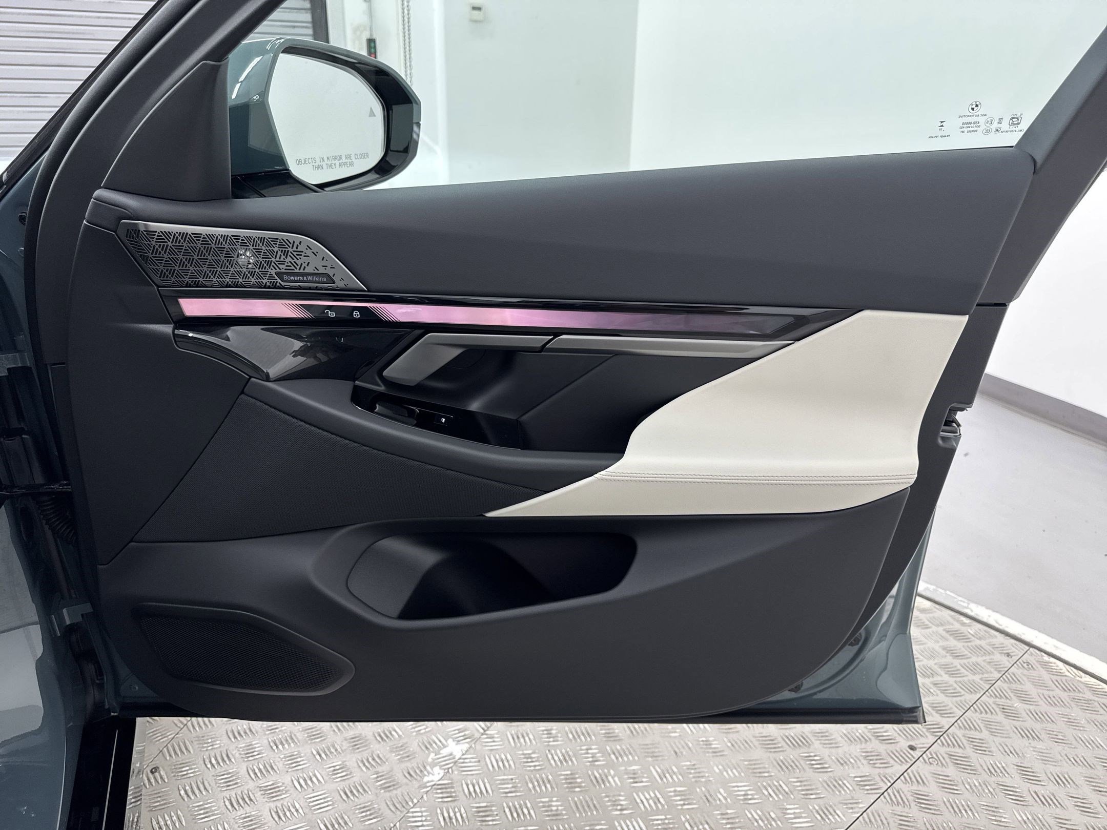 New 2026 BMW 550e xDrive w/ Executive Package image 30