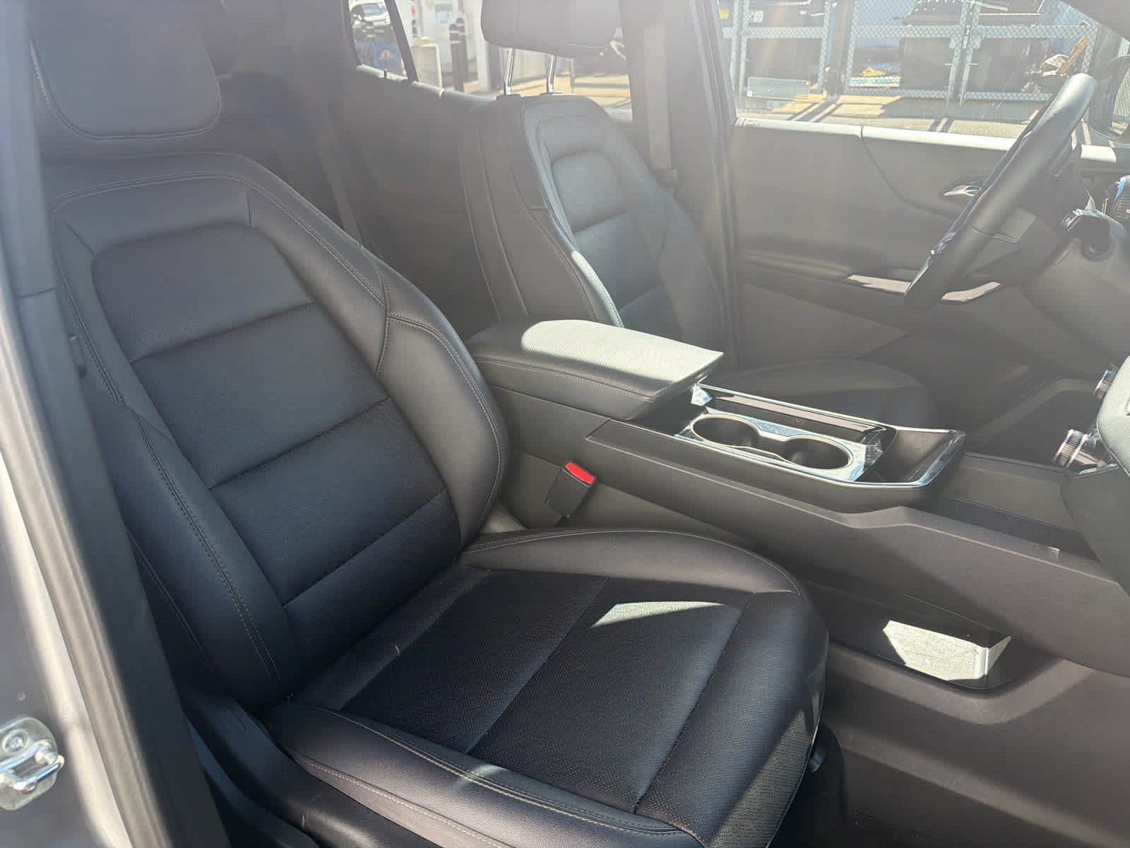 Used 2025 Chevrolet Equinox LT w/ Convenience Package II FWD image 7