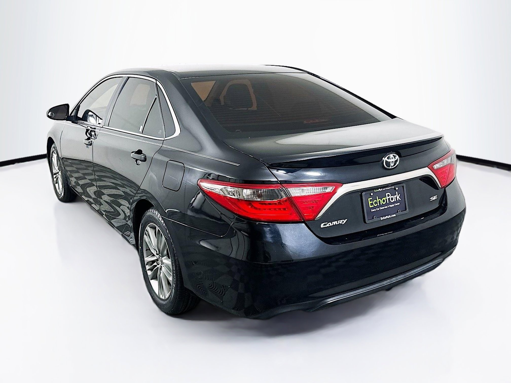 Used 2017 Toyota Camry SE FWD image 5