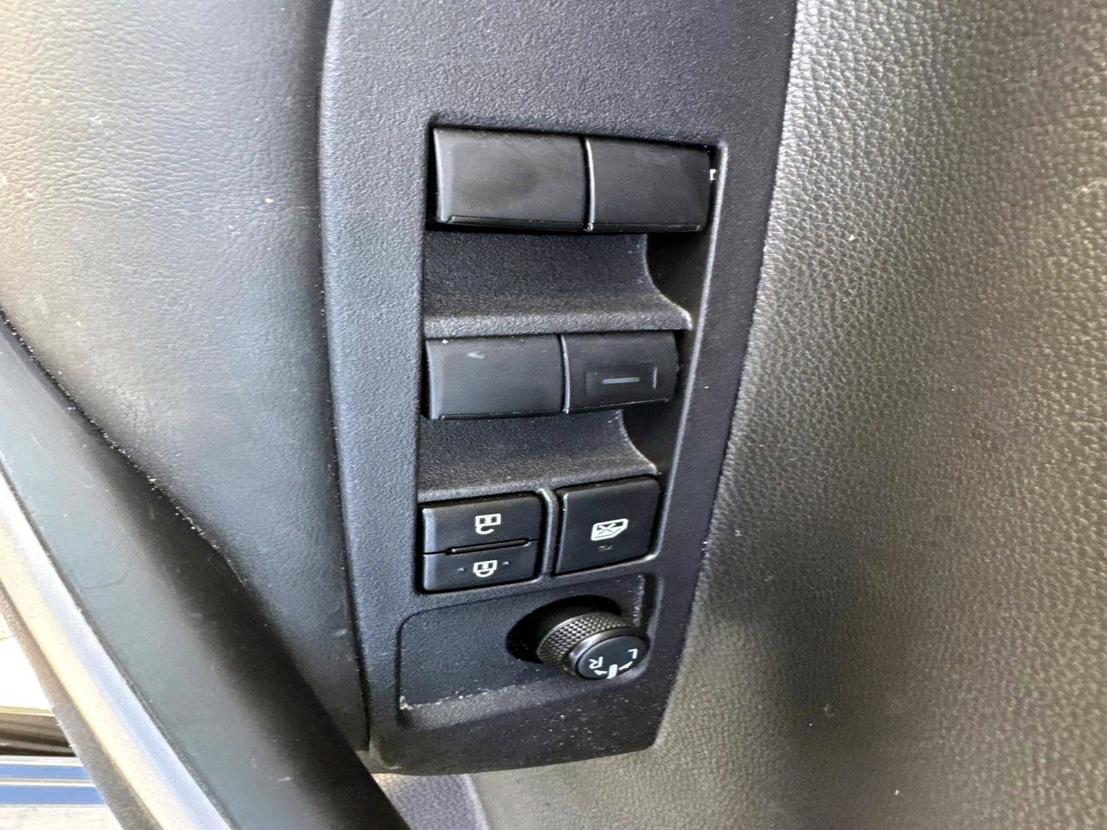 Used 2025 Toyota Corolla SE image 8