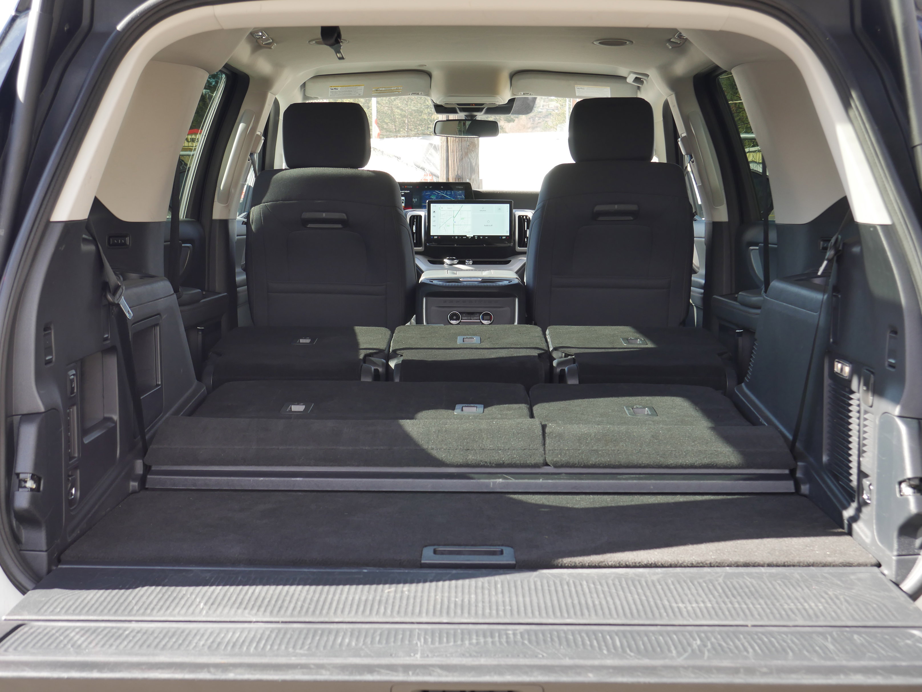 Certified 2025 Ford Expedition Active image 24