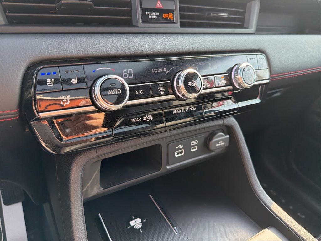 Certified 2025 Honda Pilot Black Edition image 34