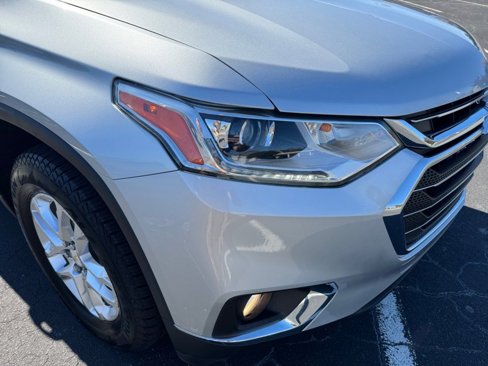 Used 2021 Chevrolet Traverse LT image 28