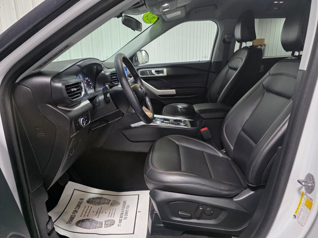 Used 2024 Ford Explorer XLT w/ Equipment Group 202A AWD/4WD image 9