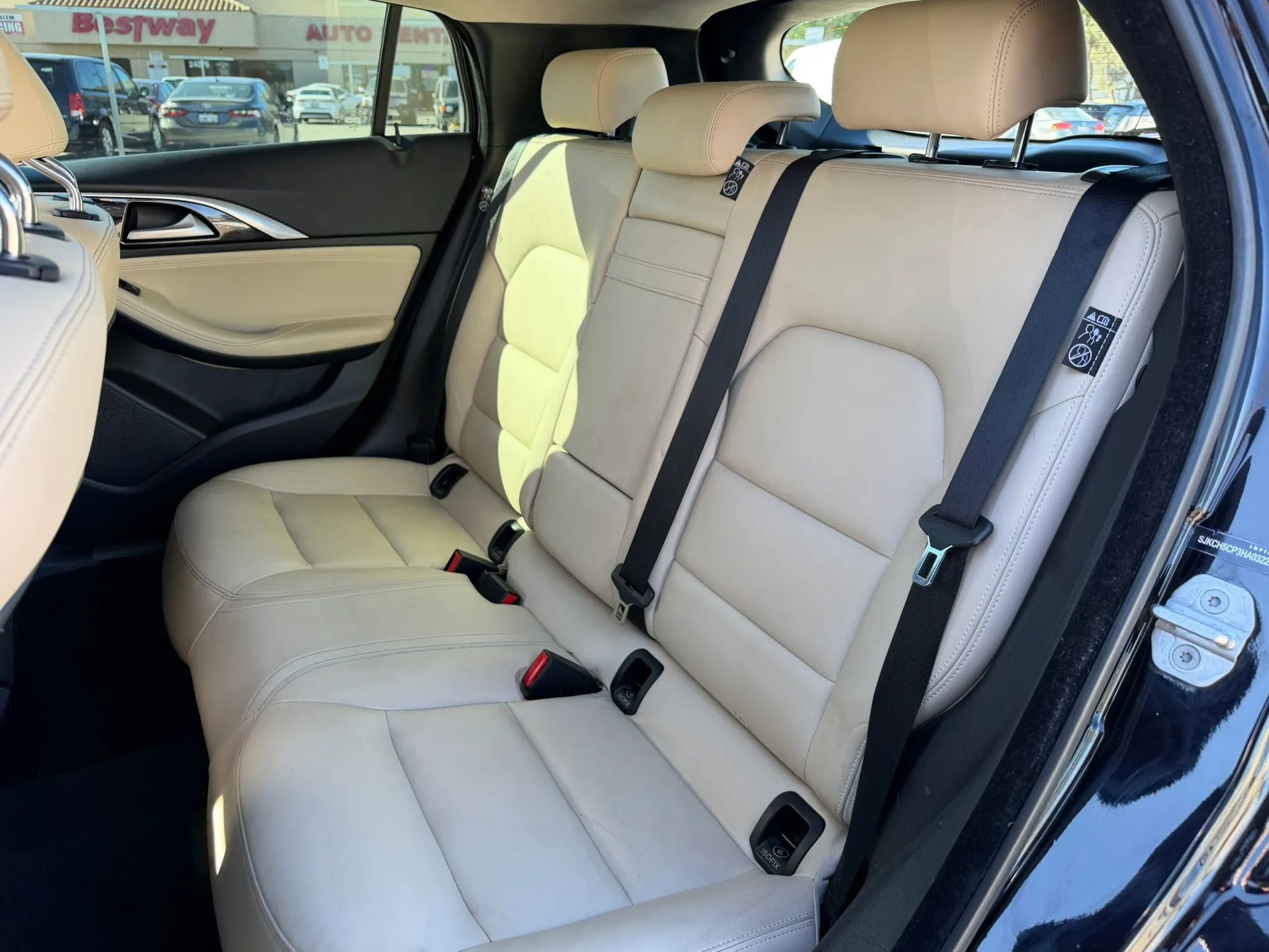 Used 2017 INFINITI QX30 Premium w/ Navigation Package image 18