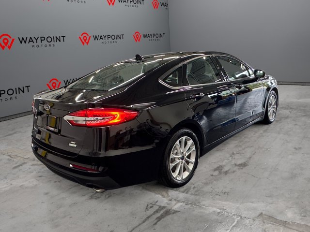 Used 2019 Ford Fusion SE FWD image 17