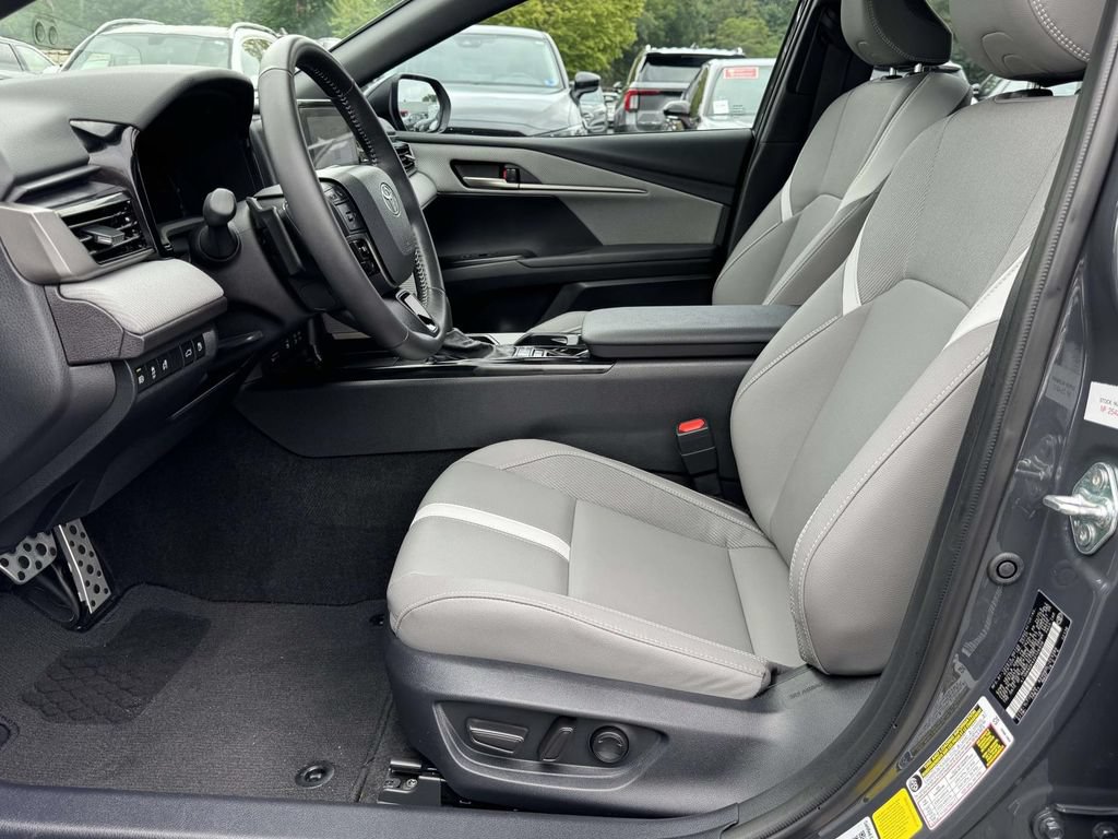 Used 2025 Toyota Camry SE FWD image 21