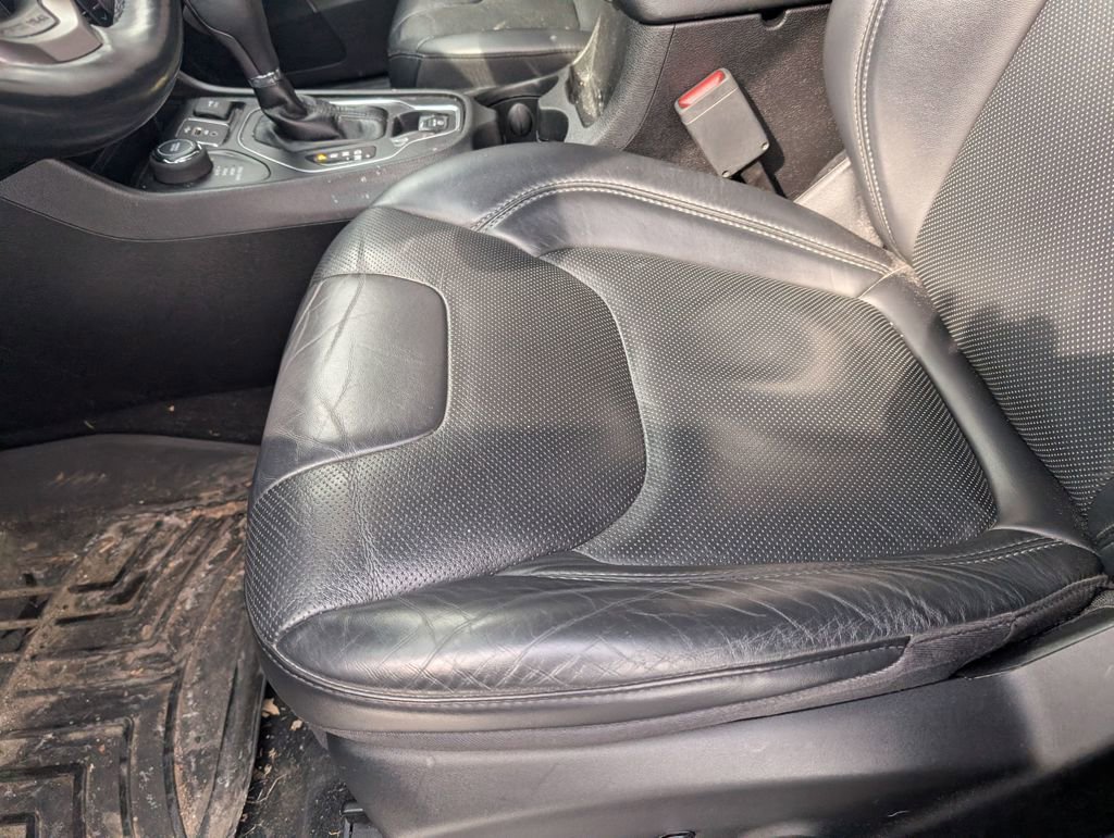 Used 2021 Jeep Cherokee Latitude Lux w/ Sun & Sound Group image 24