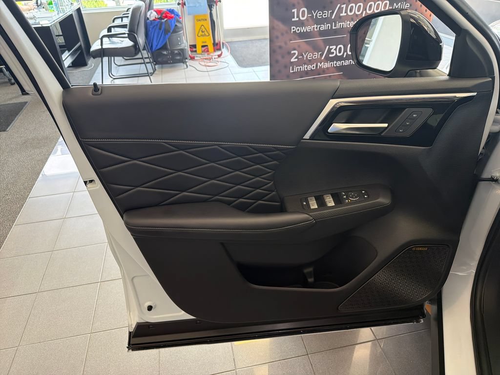 New 2026 Mitsubishi Outlander SEL Black Edition FWD image 12