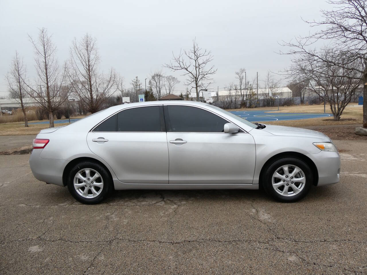 Used 2011 Toyota Camry LE w/ LE Extra-Value Pkg image 4