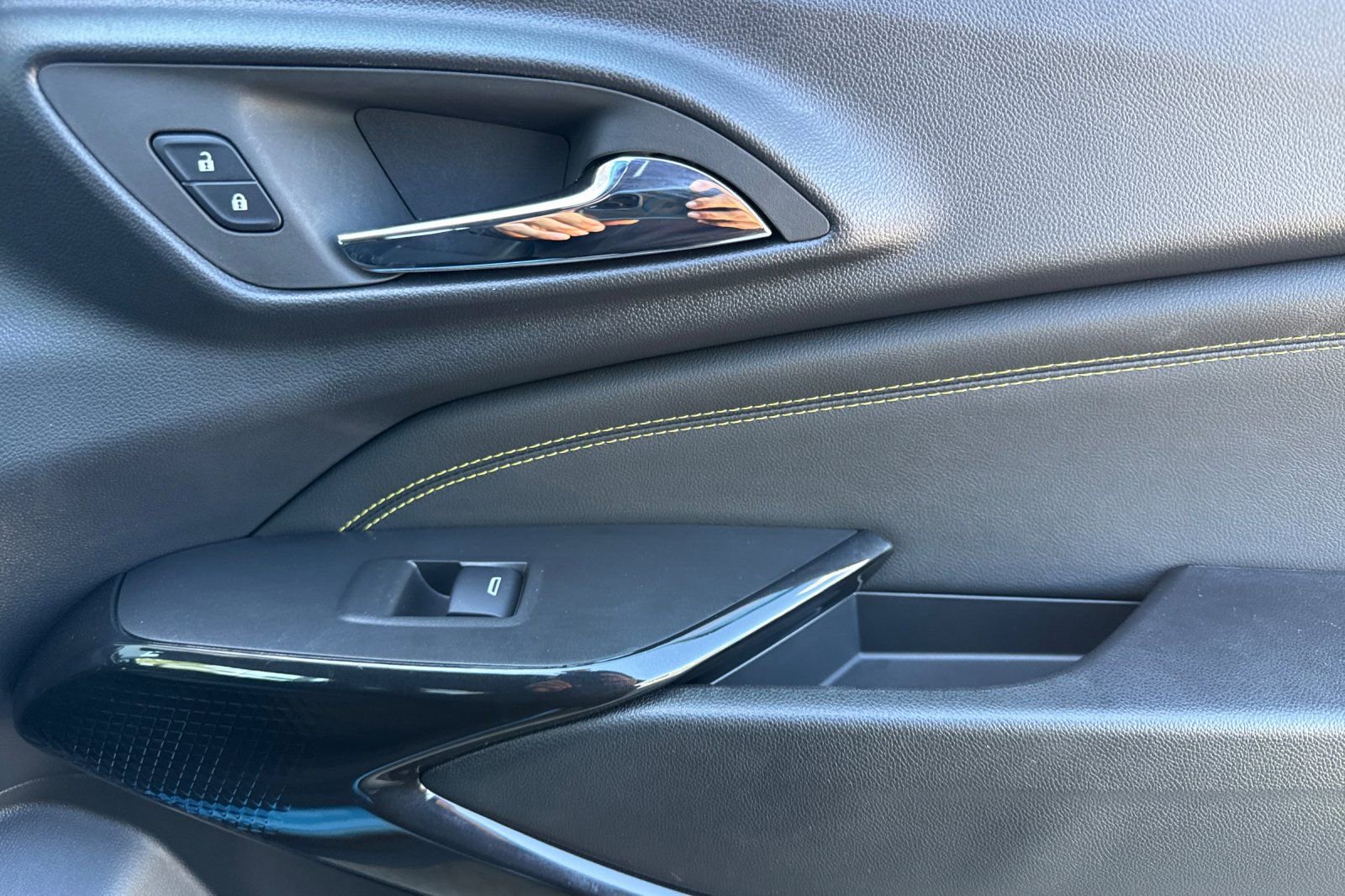 Used 2025 Chevrolet Trax LT w/ Driver Confidence Package image 18