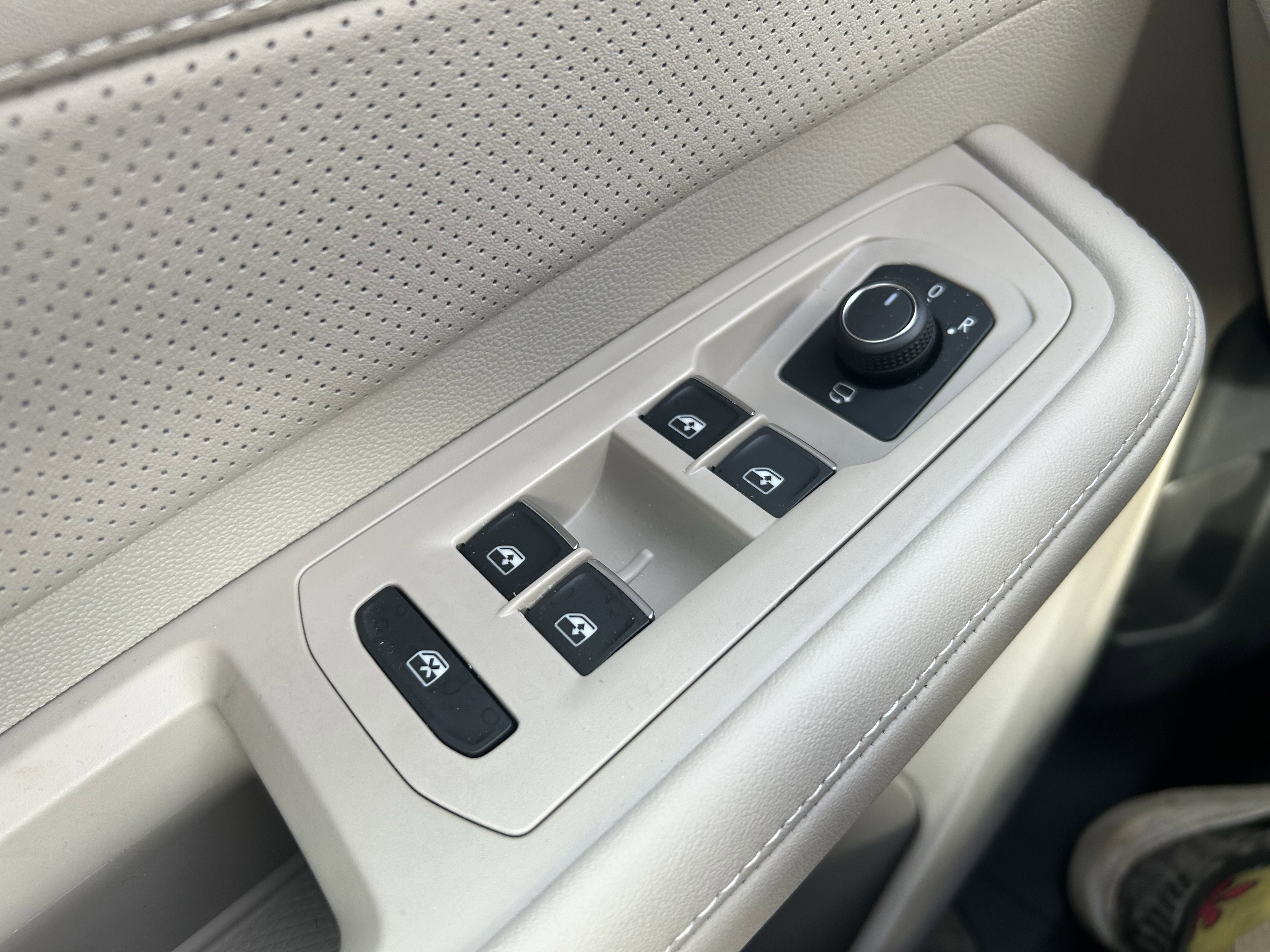 New 2026 Volkswagen Atlas SEL Premium R-Line image 18