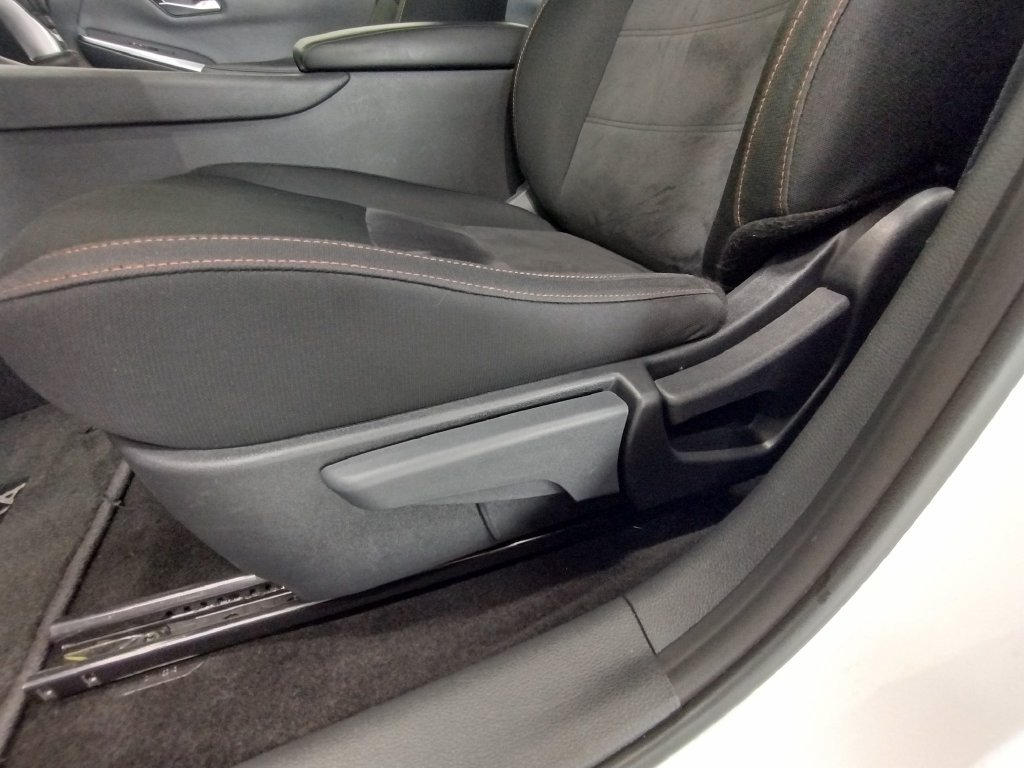 Used 2025 Nissan Sentra SR FWD image 21