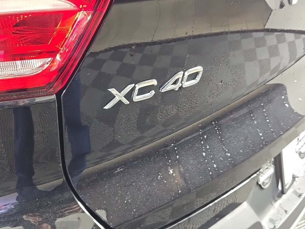 Certified 2024 Volvo XC40 B5 Plus w/ Protection Package Premier image 12