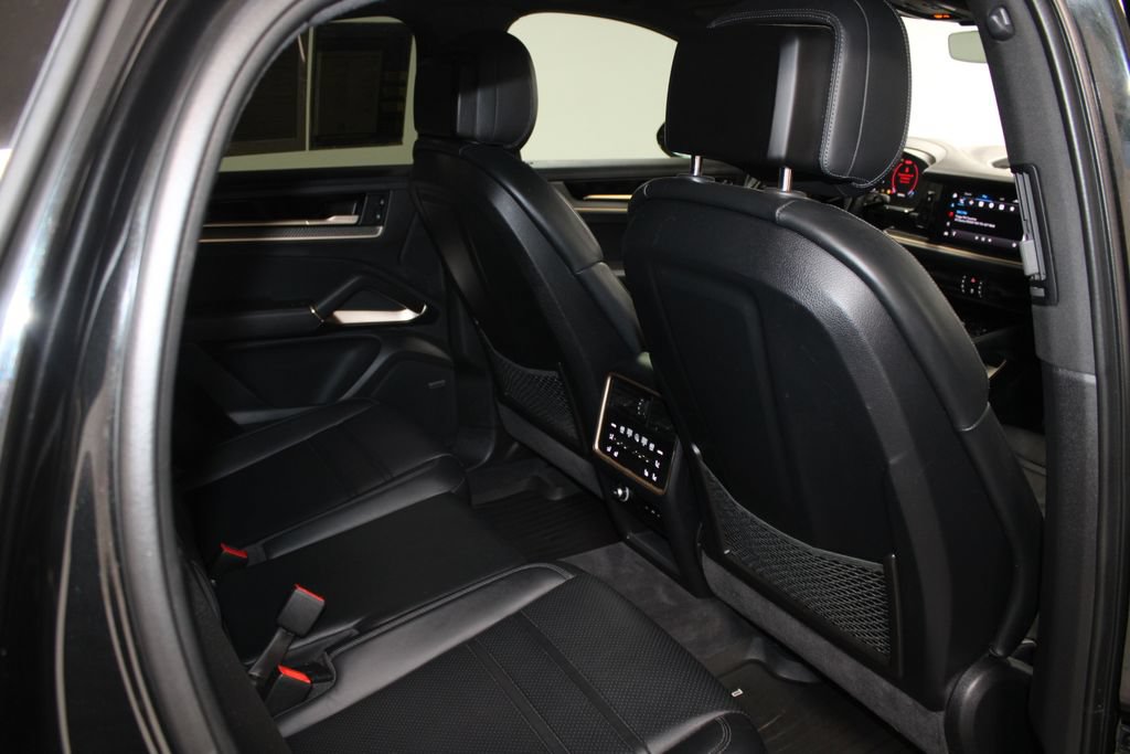 Used 2024 Porsche Cayenne Coupe AWD/4WD image 31